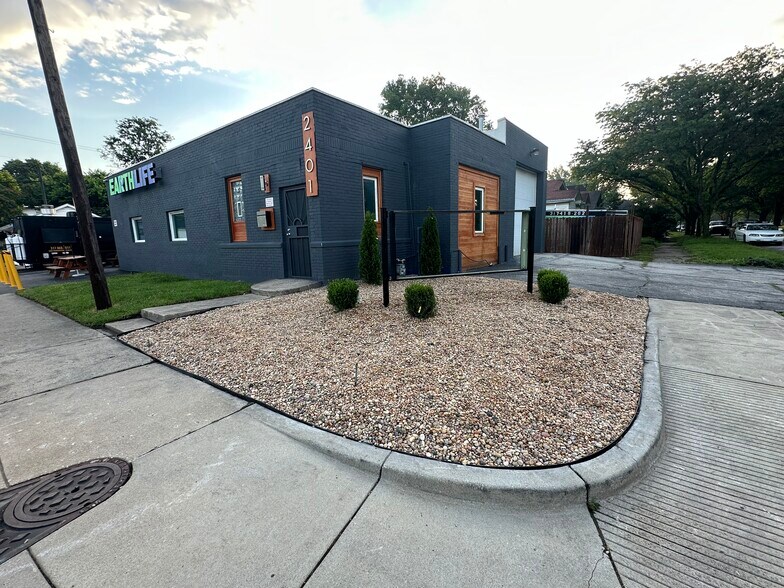 More Photos Of 2401 N Harding St, Indianapolis Flex For Sale