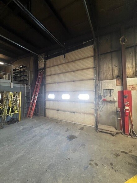 More Photos Of 101 E Chestnut St, Chilton Industrial For Sale