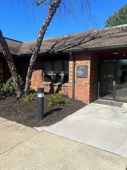 More Photos Of 2201 Ridgewood Rd, Wyomissing Medical For Lease