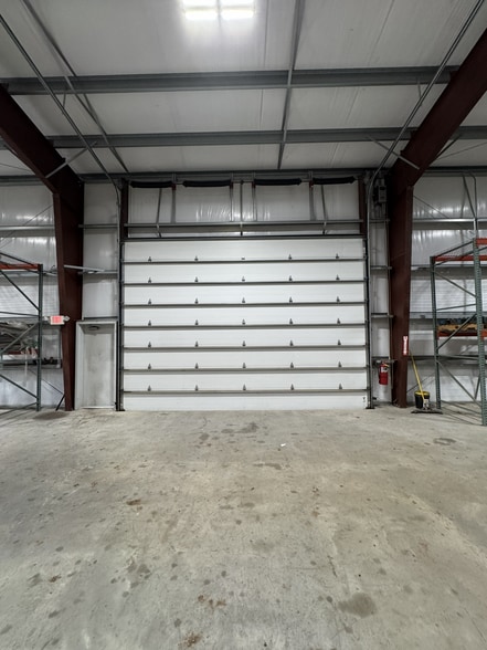 More Photos Of 12104 US-59, Victoria Industrial For Lease