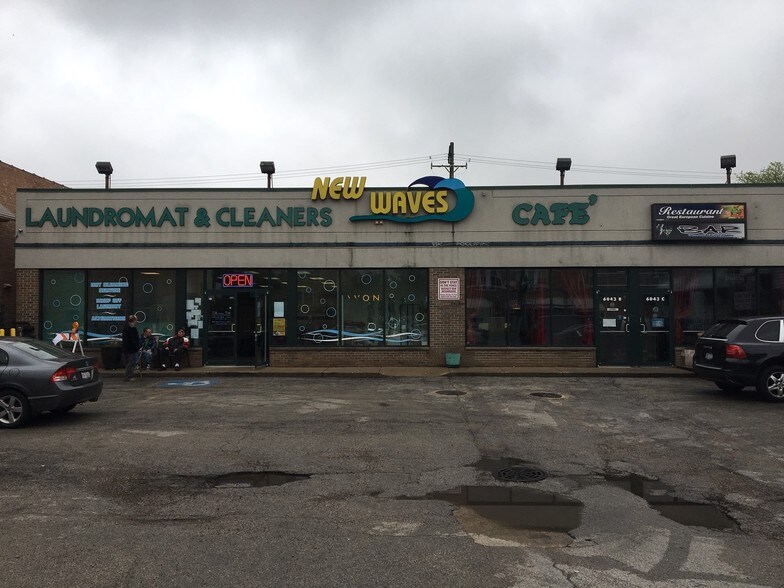 More Photos Of 6043-6049 W Addison St, Chicago Restaurant For Sale