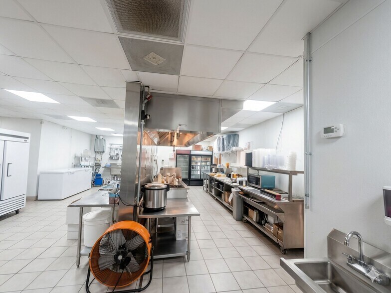 More Photos Of 9343 Lem Turner Rd, Jacksonville Fast Food For Sale