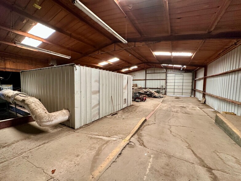 More Photos Of 9420 SE 3rd Ave, Amarillo Showroom For Sale