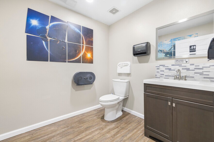 More Photos Of 1190 Lincoln Rd, Idaho Falls Office For Sale