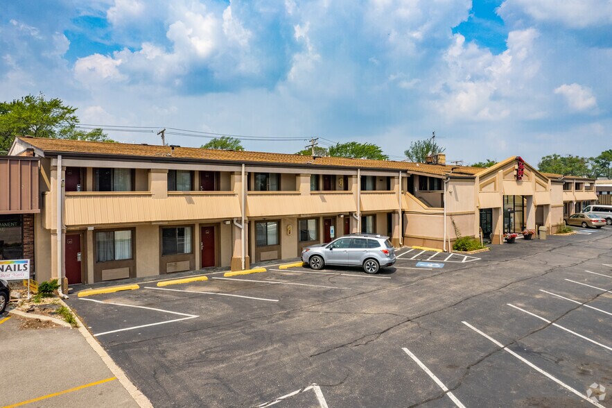 More Photos Of 9424 Waukegan Rd, Morton Grove Hotel For Sale