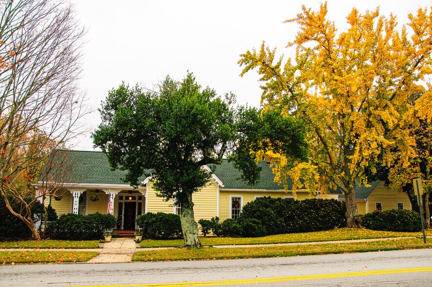 More Photos Of 132 E College St, Griffin Hospitality For Sale