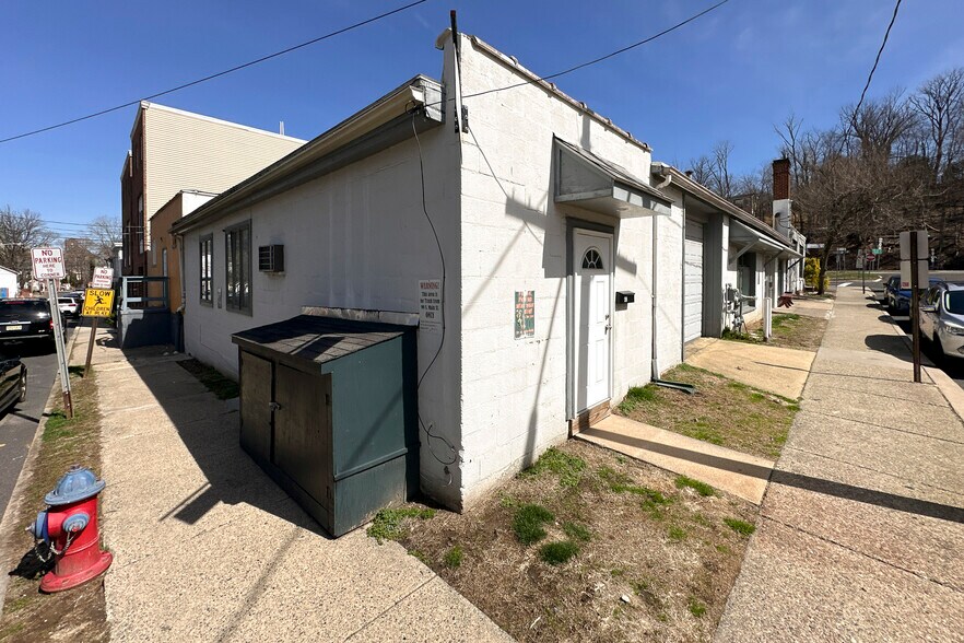 More Photos Of 99 S Main St, Lambertville Storefront For Sale