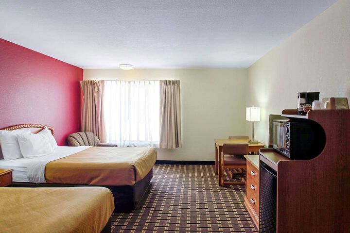 More Photos Of 833 N Frontage Rd, Wisconsin Dells Hotel For Sale