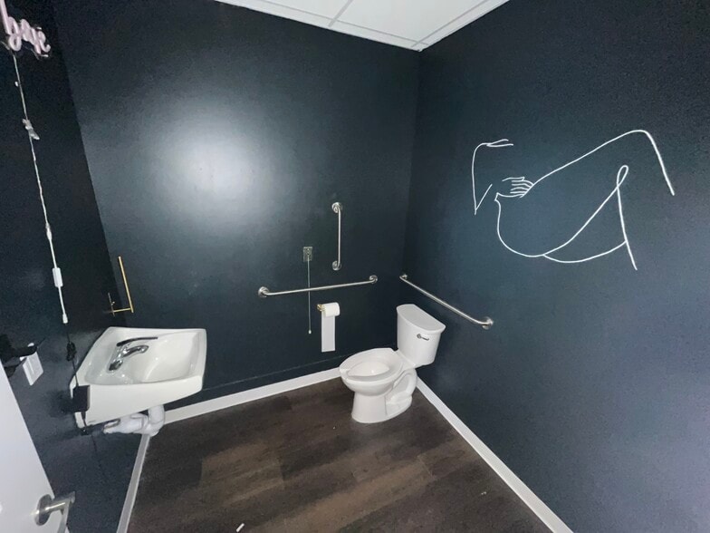 More Photos Of 62 Washington St, Middletown Office For Lease