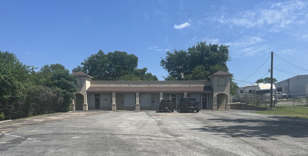 More Photos Of 9516 W Camp Bowie, Fort Worth Office For Lease