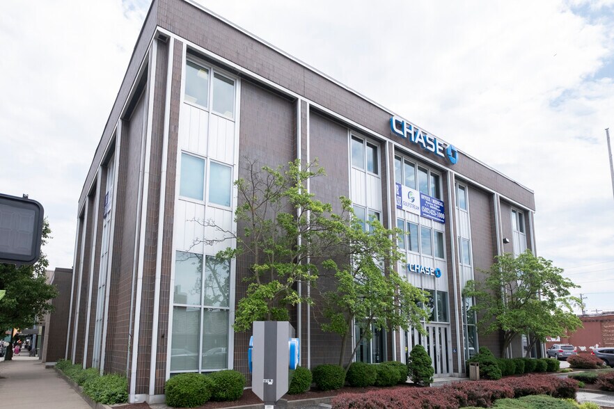 More Photos Of 443 Spring St, Jeffersonville Office For Lease