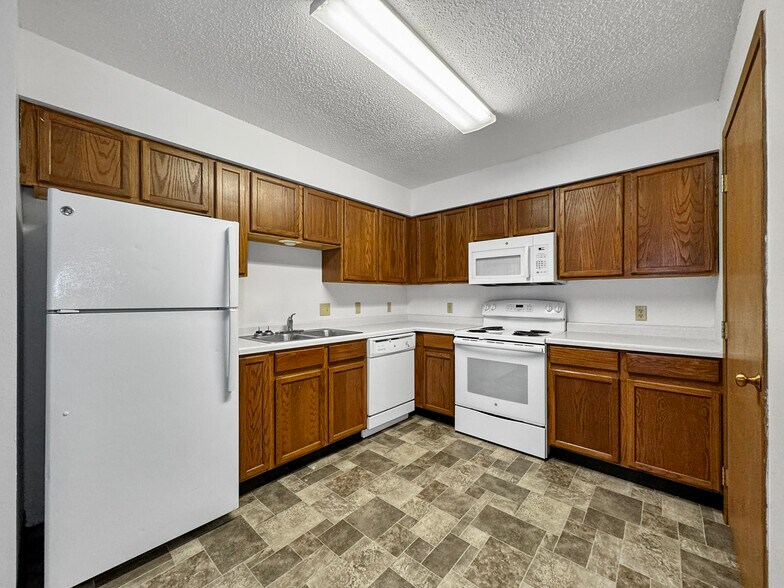 More Photos Of 3300 S Westbrooke Ln, Sioux Falls Apartments For Sale