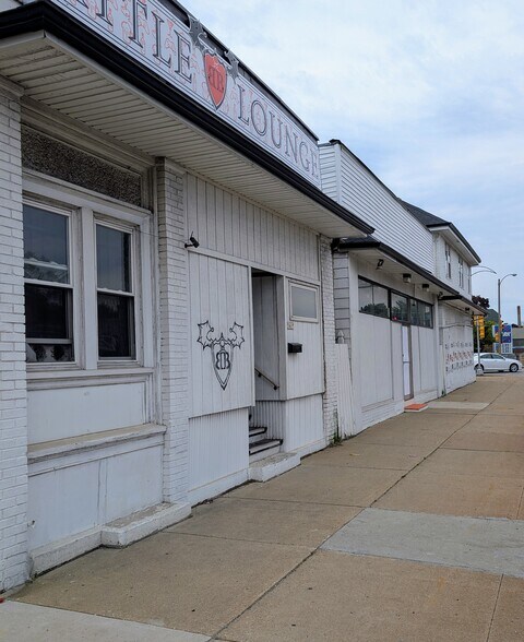 More Photos Of 5431 W Lisbon Ave, Milwaukee General Retail For Sale