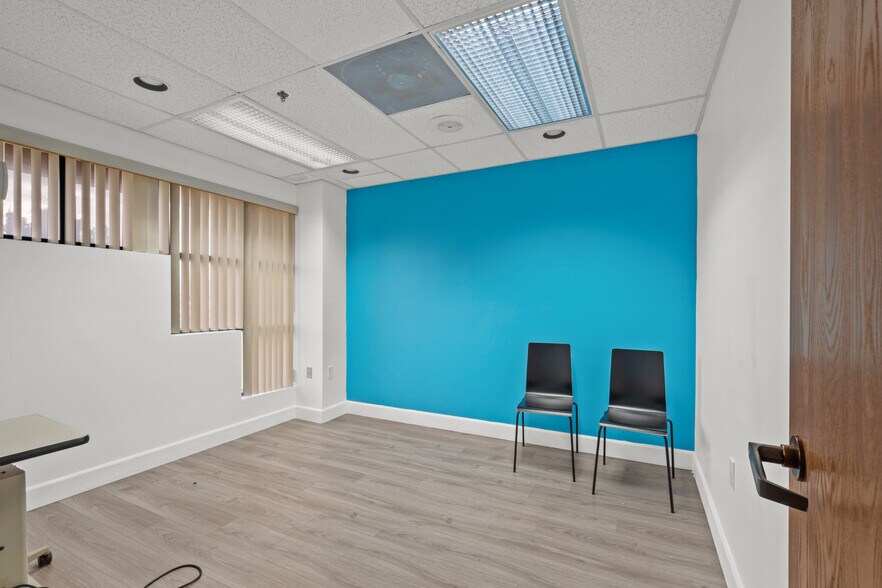 More Photos Of 44215 15th St W, Lancaster Medical For Lease