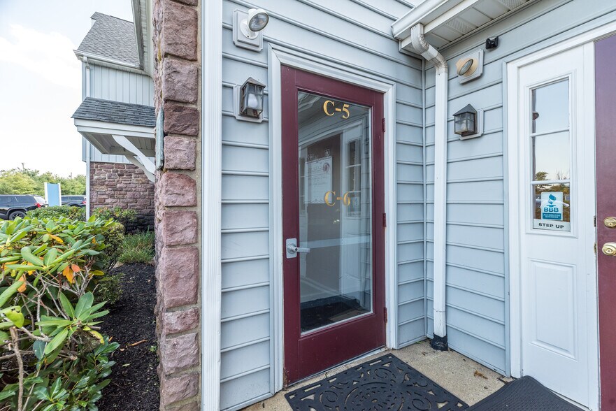 More Photos Of 2370 York Rd, Jamison Office For Lease