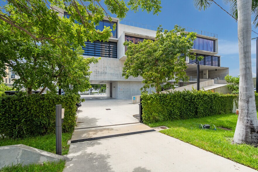 More Photos Of 528 NW 7th Ave, Miami Loft Creative Space For Sale