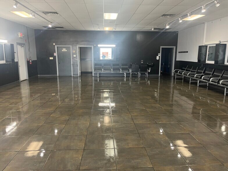 More Photos Of 4001-4165 183rd St, Country Club Hills Unknown For Lease