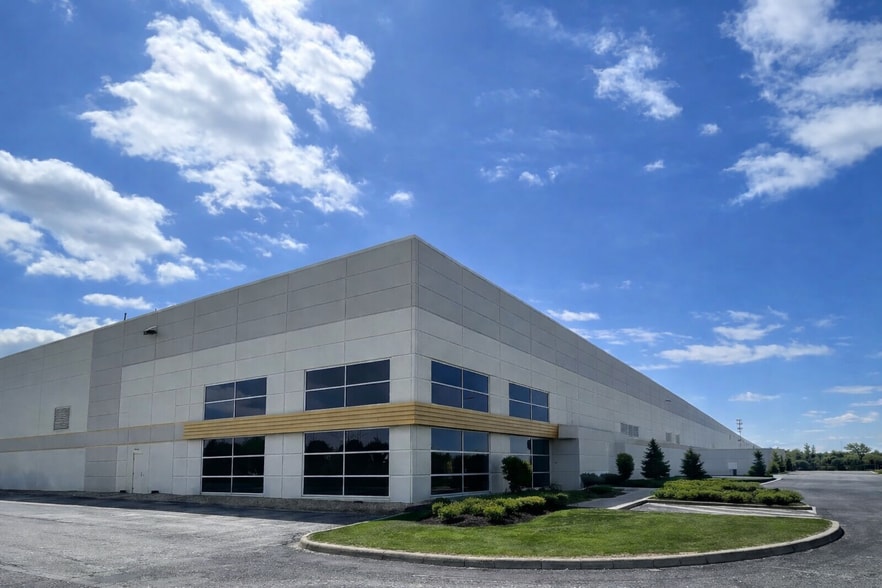 Primary Photo Of 6100-6290 Opus Dr, Groveport Distribution For Lease