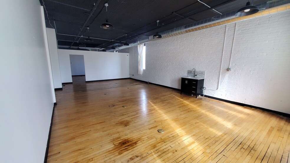 More Photos Of 609 S 10th St, Minneapolis Storefront Retail Office For Lease
