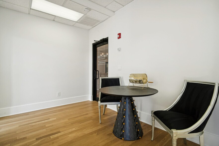 More Photos Of 2-4 Garber Sq, Ridgewood Restaurant For Sale