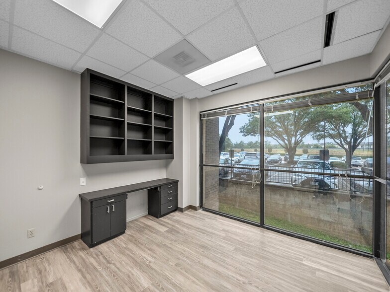 More Photos Of 375 Municipal Dr, Richardson Medical For Lease