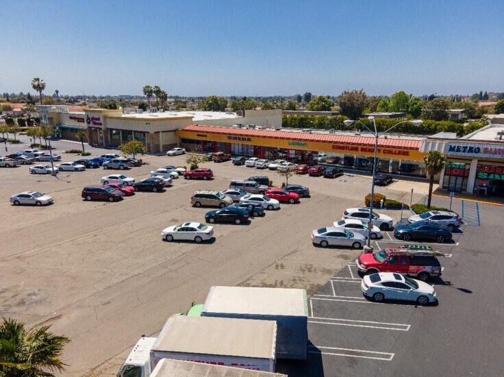 More Photos Of 16151 Harbor Blvd, Fountain Valley General Retail For Lease
