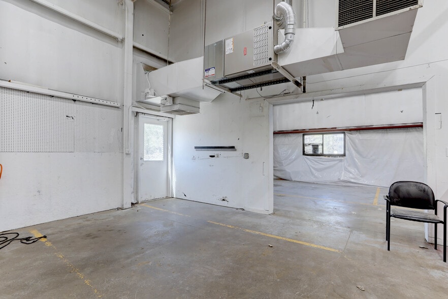 More Photos Of 1210 S El Paso St, Colorado Springs Warehouse For Lease