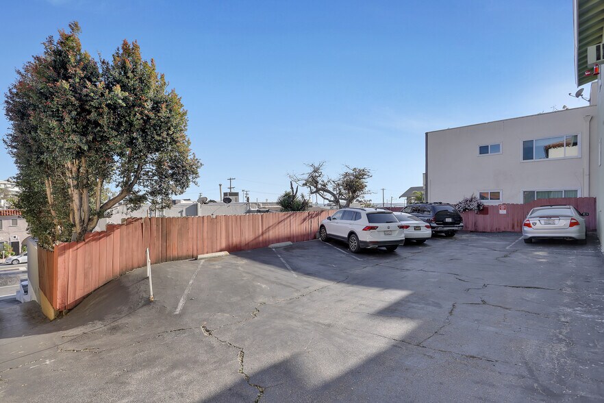 More Photos Of 153-157 W Channel Rd, Santa Monica Apartments For Sale