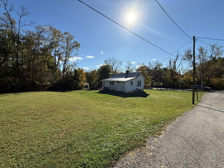 More Photos Of 1016 W Country Club Dr, Bloomington Multifamily For Sale