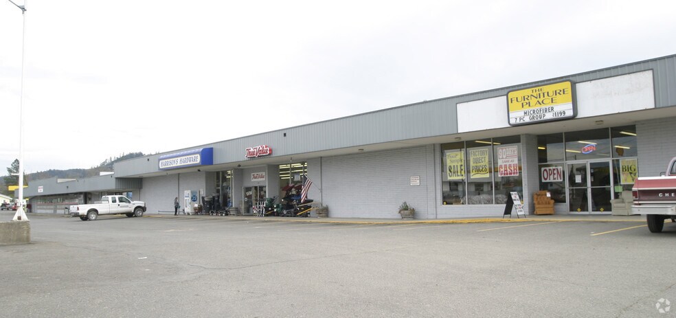 More Photos Of 120 SW Douglas Blvd, Winston Supermarket For Lease