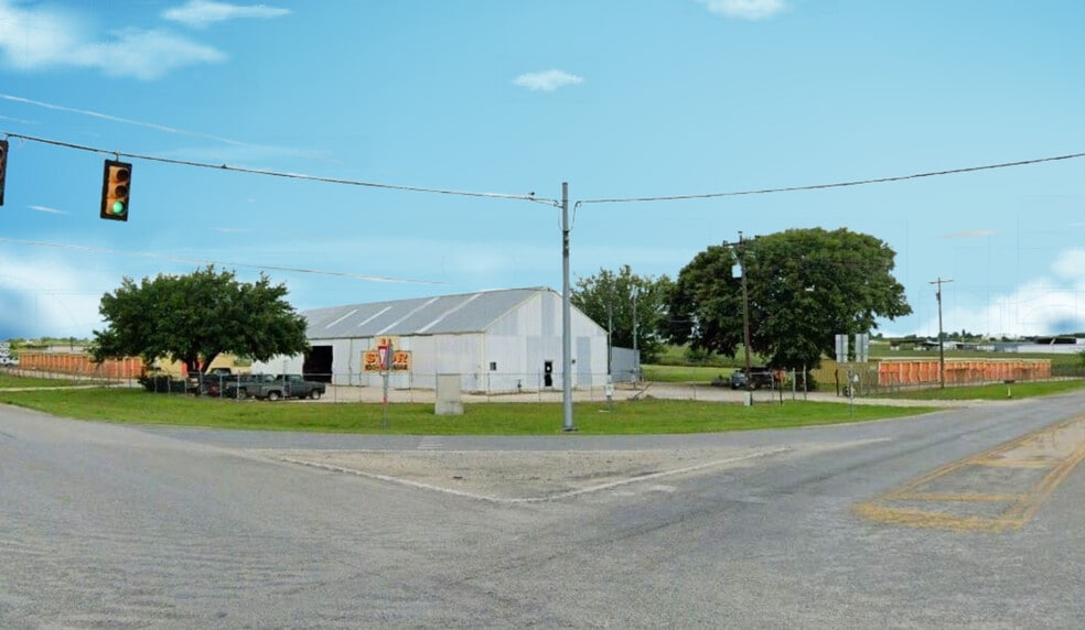 More Photos Of 3000 W Us-90 Hwy, Seguin Warehouse For Lease