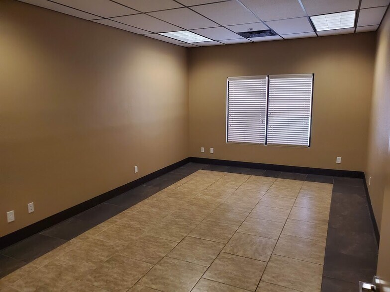 More Photos Of 6905 W Charleston Blvd, Las Vegas Medical For Lease