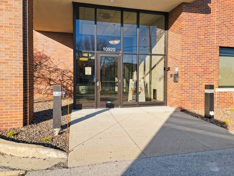 More Photos Of 10920 W Lincoln Ave, Milwaukee Coworking Space