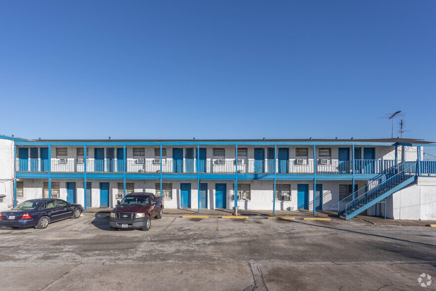 More Photos Of 711 Pasadena Fwy, Pasadena Hotel For Sale