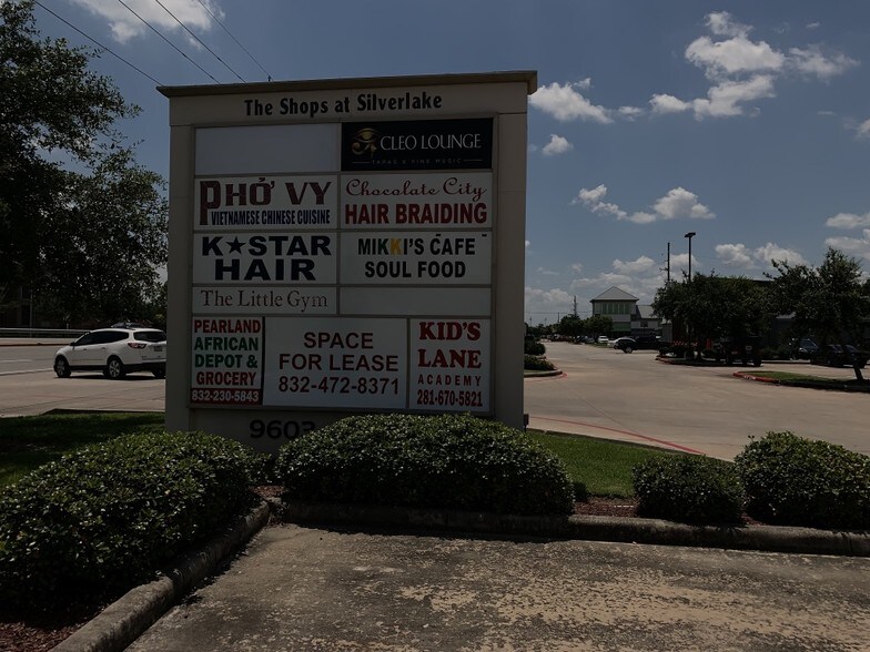 More Photos Of 9603 Broadway Blvd, Pearland Storefront For Lease