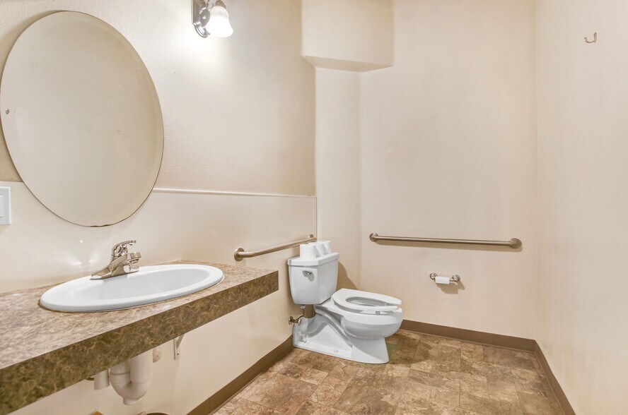 More Photos Of 512 Wilson St, Santa Rosa Storefront Retail Residential For Lease