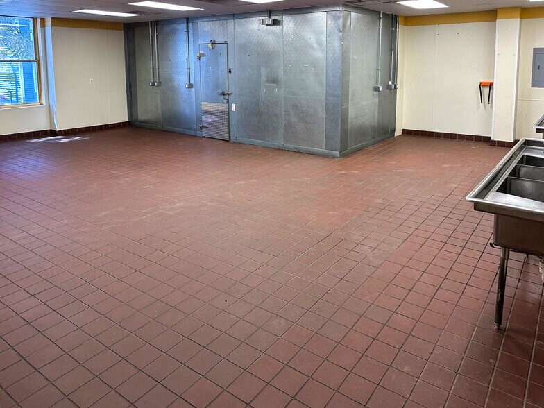 More Photos Of 1600 Wisconsin Ave NW, Washington Storefront Retail Office For Lease