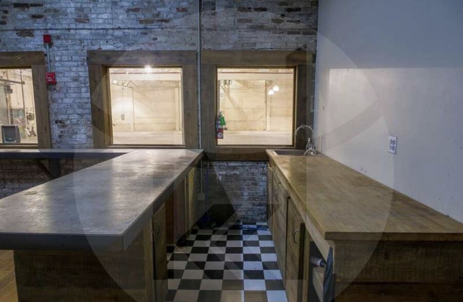 More Photos Of 25 Franklin St, Brooklyn Light Manufacturing For Lease
