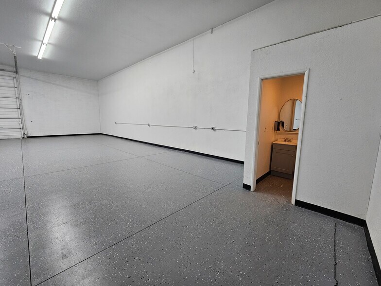 More Photos Of 1642 North Oatman Rd, Bullhead City Industrial For Lease