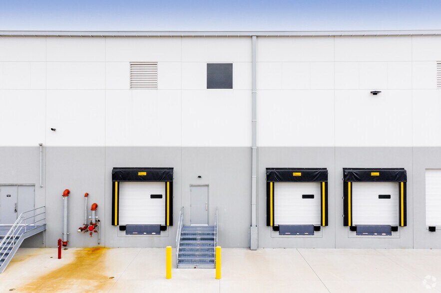 More Photos Of 120 W Pumping Station Rd, Quakertown Warehouse For Lease