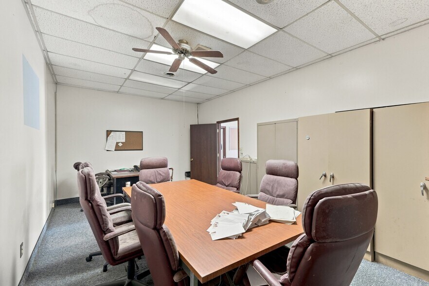 More Photos Of 12305 Beech Daly Rd, Taylor Flex For Sale