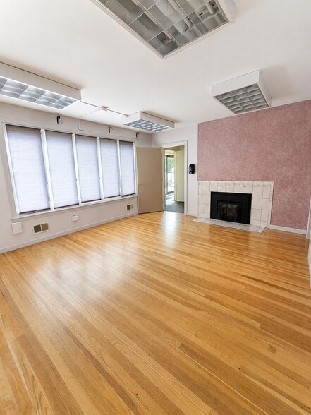 More Photos Of 6 Daniel Webster Hwy, Nashua Office For Lease