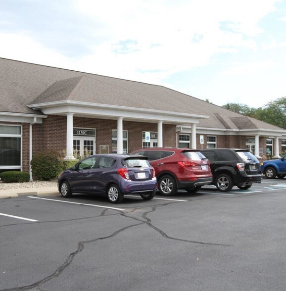 More Photos Of 1140 W Jefferson St, Franklin Medical For Lease
