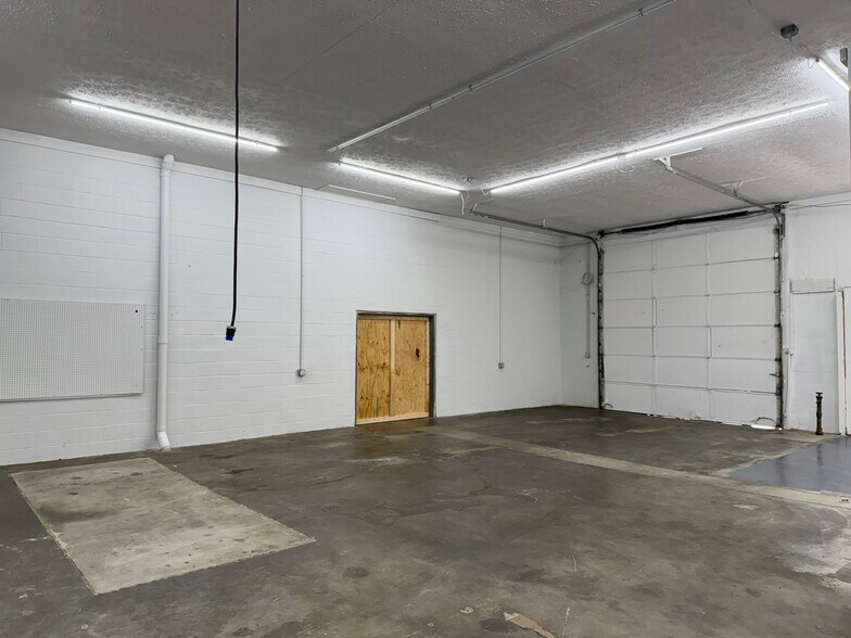 More Photos Of 207 Big Run Rd, Lexington Warehouse For Lease