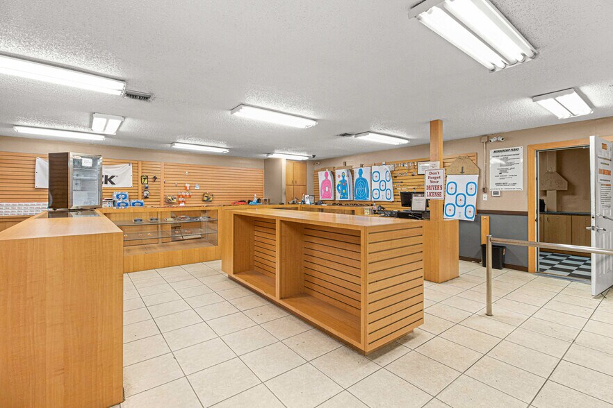 More Photos Of 1031 NE 16th St, Ocala Manufacturing For Sale