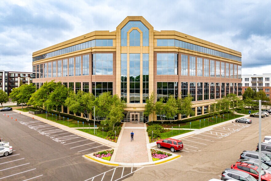 More Photos Of 701 S Xenia Ave, Golden Valley Office For Lease