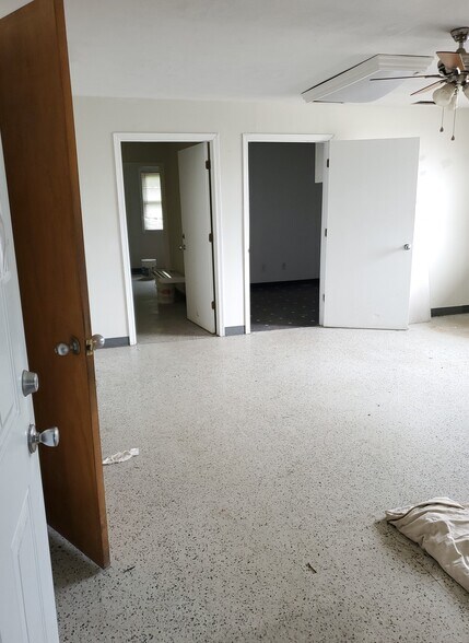 More Photos Of 2046 Keystone Dr, Springfield Industrial For Sale