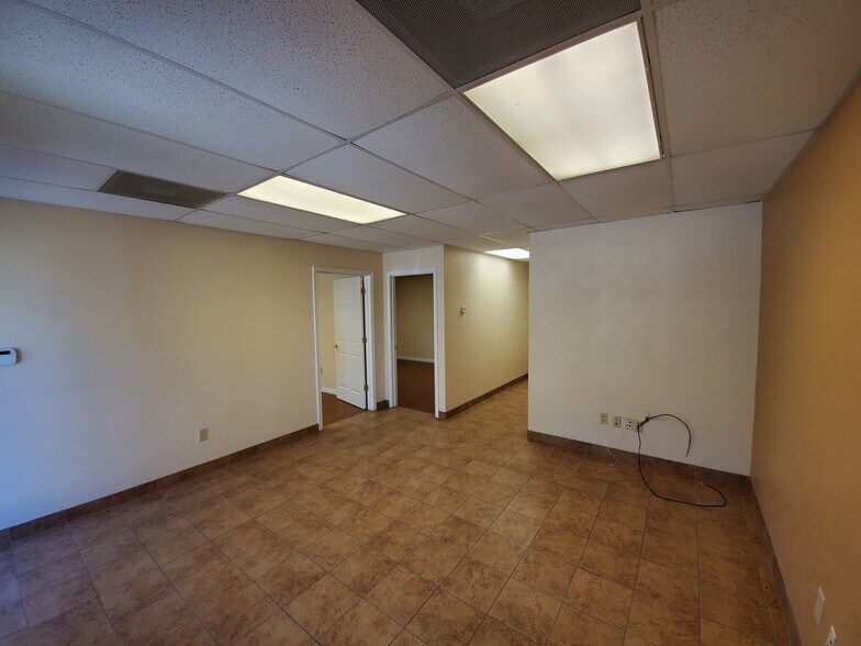 More Photos Of 5930 Lookout Bnd, San Antonio Warehouse For Lease