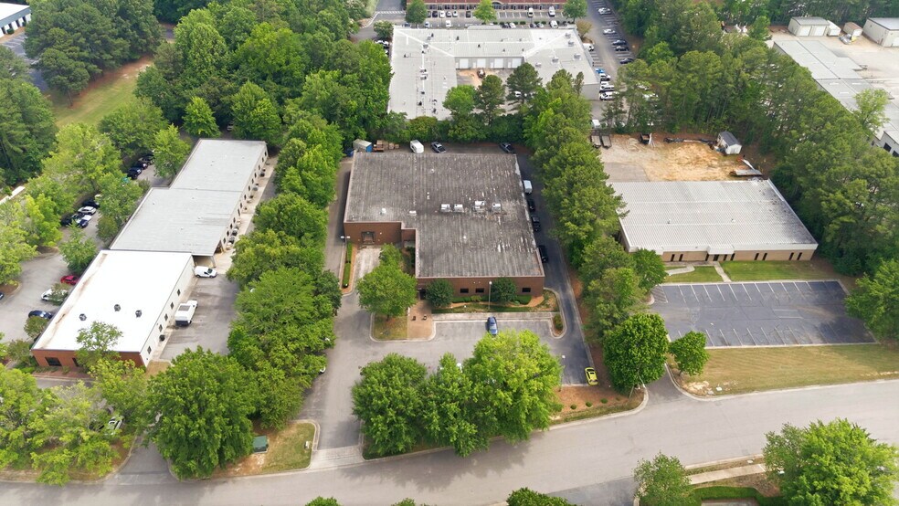 More Photos Of 2720 Discovery Dr, Raleigh Flex For Lease