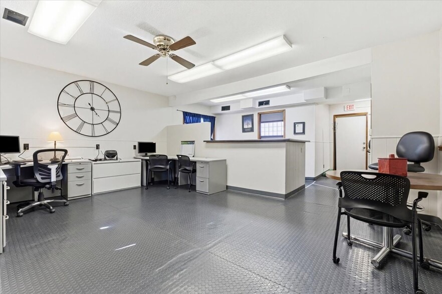 More Photos Of 1824 2nd Ave, Council Bluffs Office For Lease